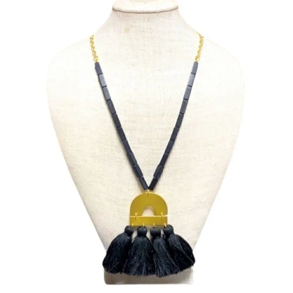 MudβPieΒ MetalβBlackβTasselβBeadedβNecklace